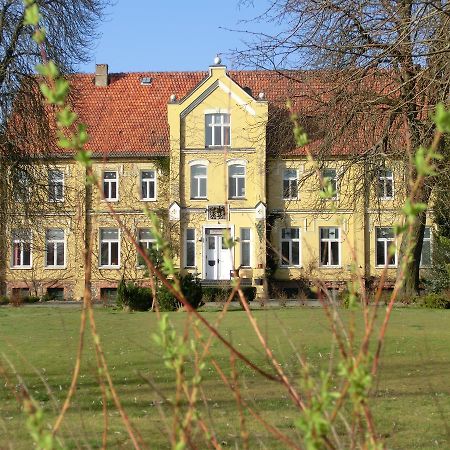Domaene Neu Gaarz Hostel Exterior foto