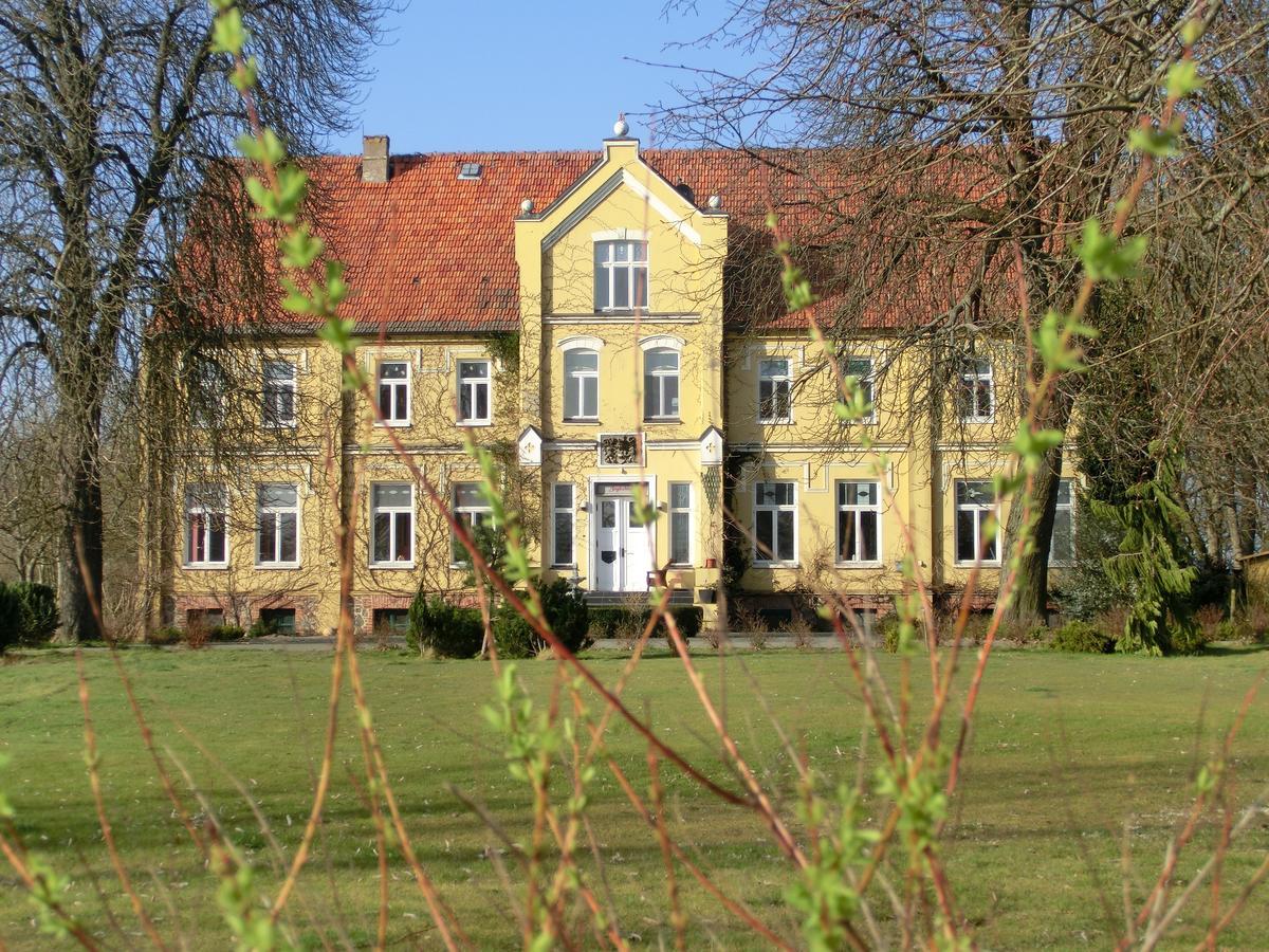 Domaene Neu Gaarz Hostel Exterior foto