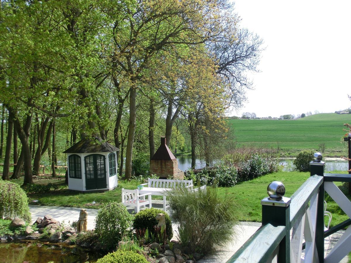 Domaene Neu Gaarz Hostel Exterior foto