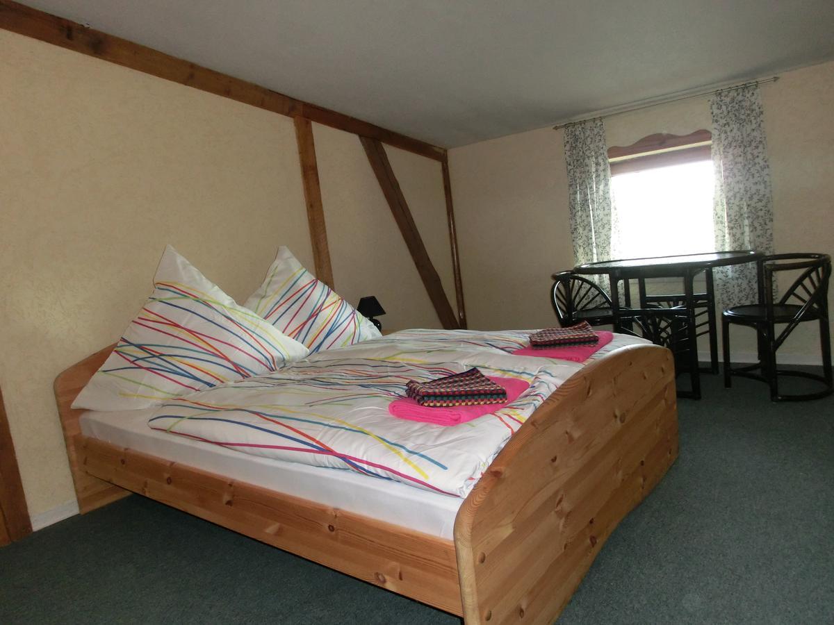 Domaene Neu Gaarz Hostel Quarto foto
